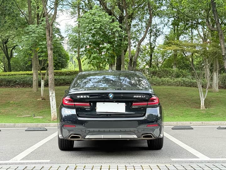 Фото 12 - BMW 5 Series