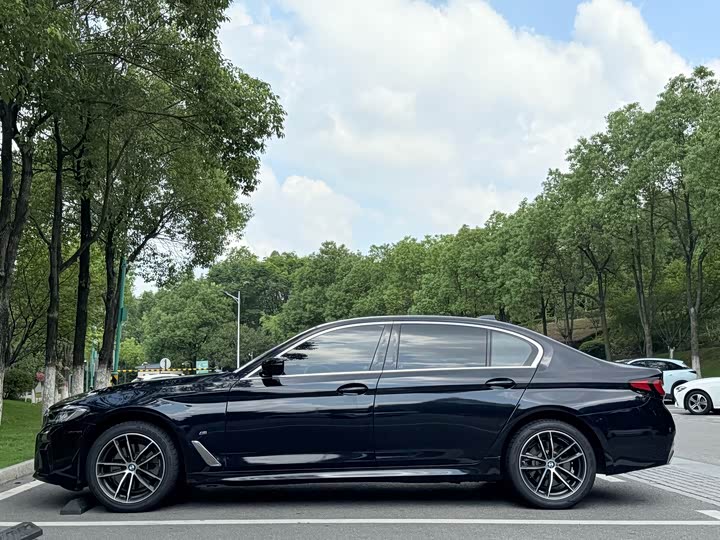 Фото 14 - BMW 5 Series