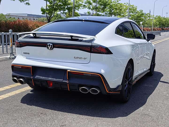 Фото 15 - Changan UNI-V