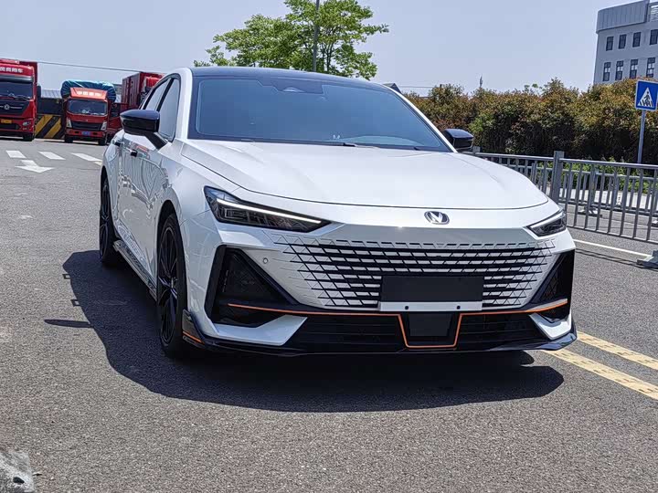 Фото 3 - Changan UNI-V