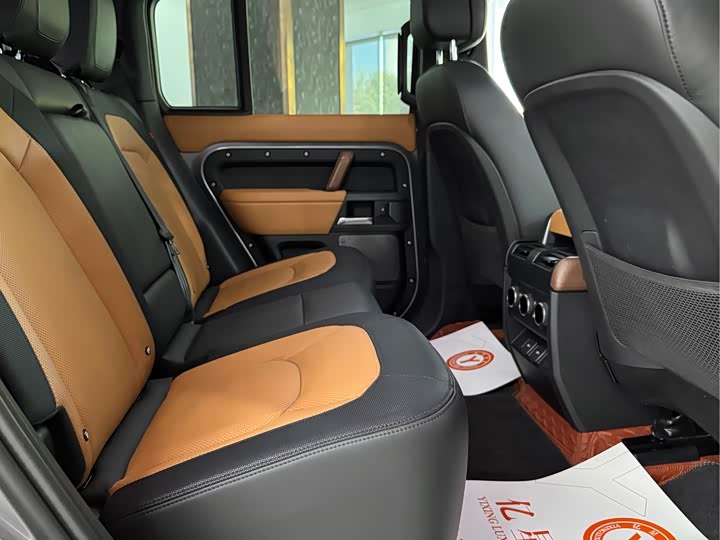 Фото 12 - Land Rover Defender