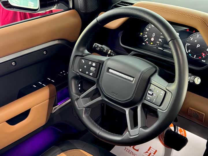 Фото 17 - Land Rover Defender