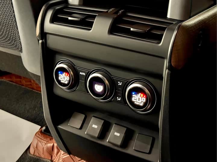 Фото 19 - Land Rover Defender