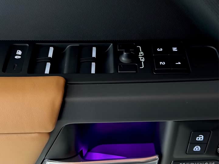 Фото 22 - Land Rover Defender