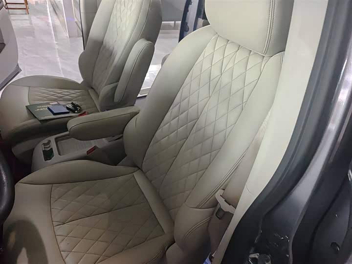 Фото 6 - Buick GL8 ES