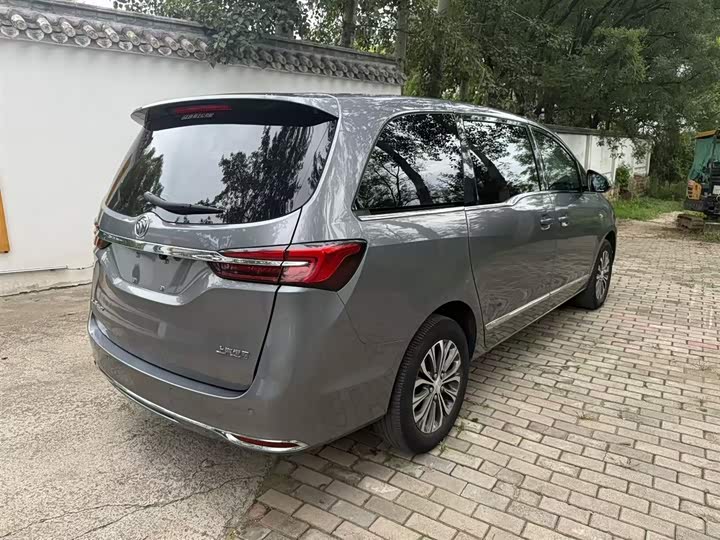 Фото 8 - Buick GL8 ES