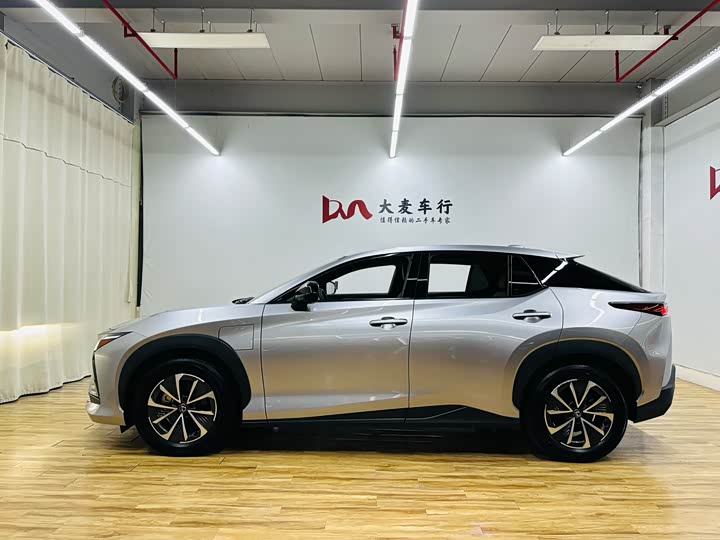 Фото 4 - Lexus RZ