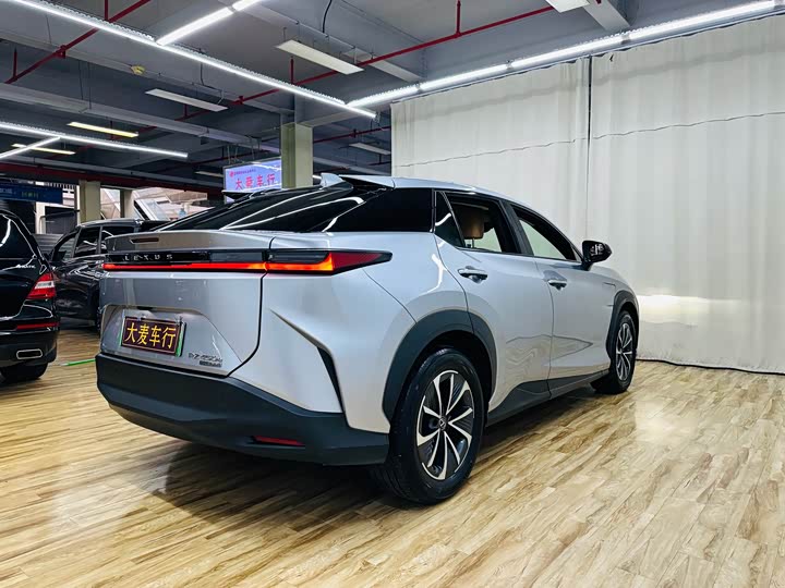 Фото 5 - Lexus RZ