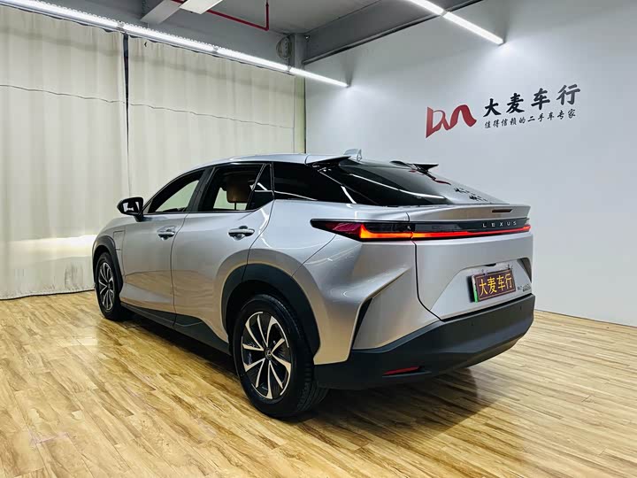 Фото 7 - Lexus RZ