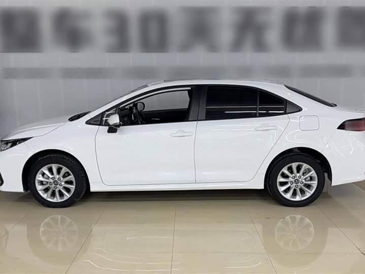 Фото 4 - Toyota Corolla