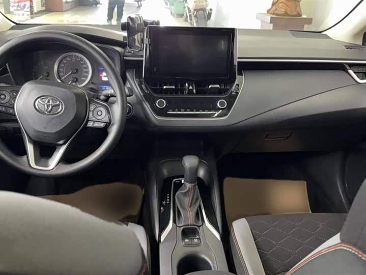 Фото 9 - Toyota Corolla