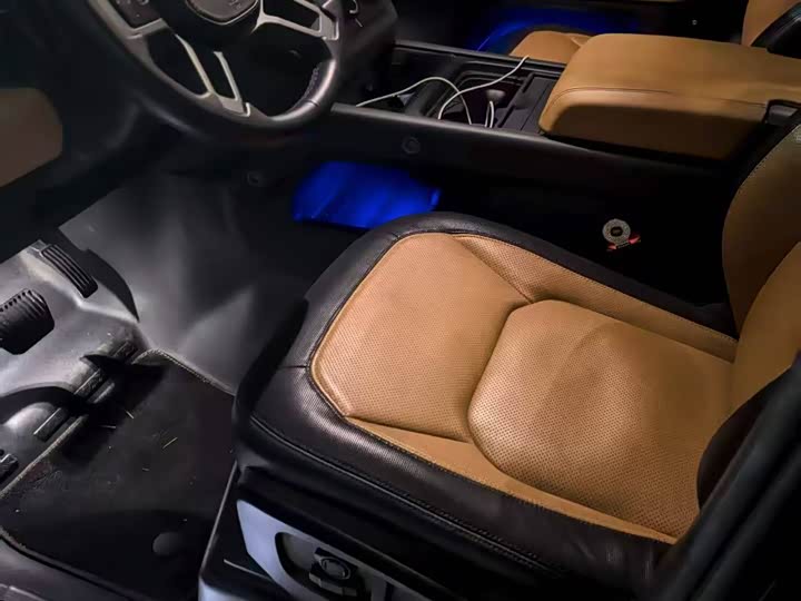 Фото 8 - Land Rover Defender