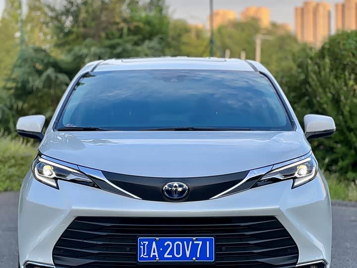 Фото 2 - Toyota Sienna