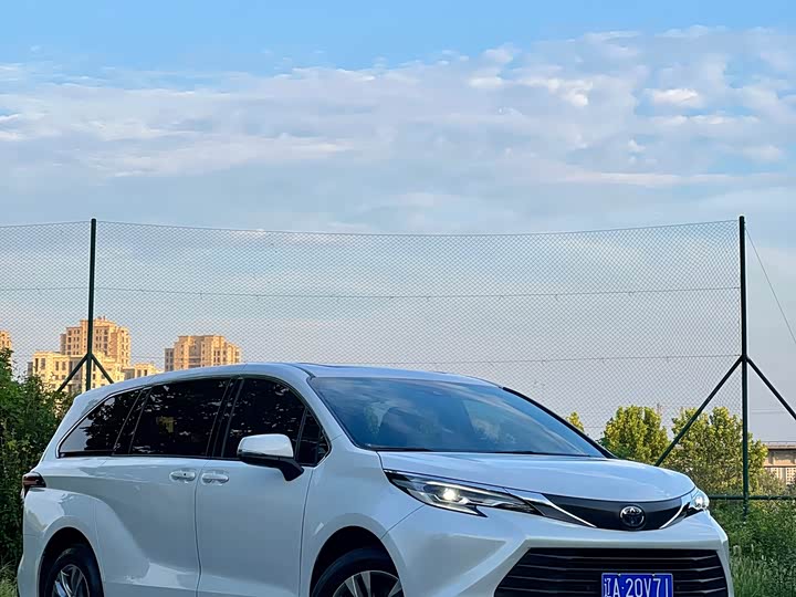 Фото 3 - Toyota Sienna