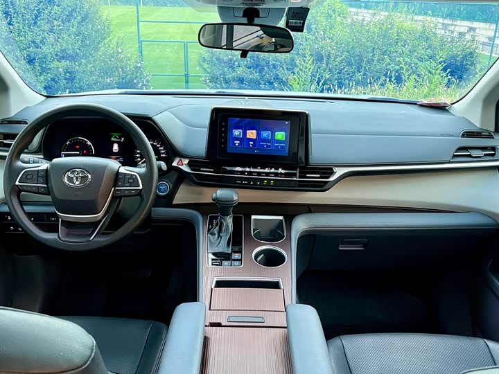 Фото 4 - Toyota Sienna