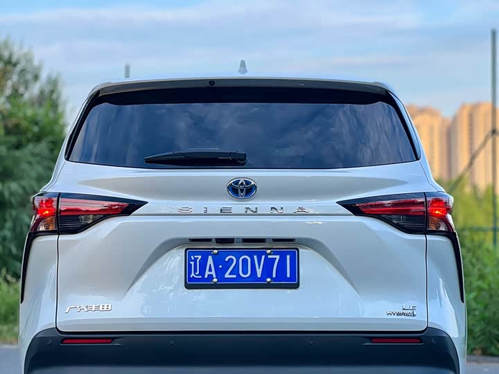 Фото 8 - Toyota Sienna