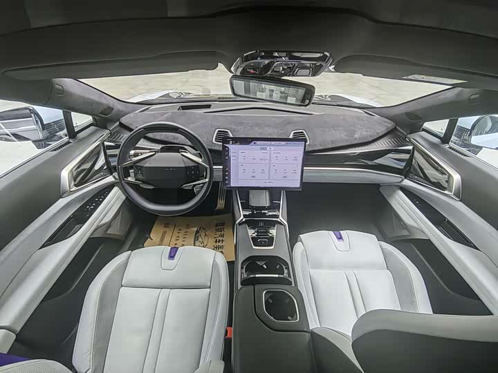 Фото 9 - HiPhi Z