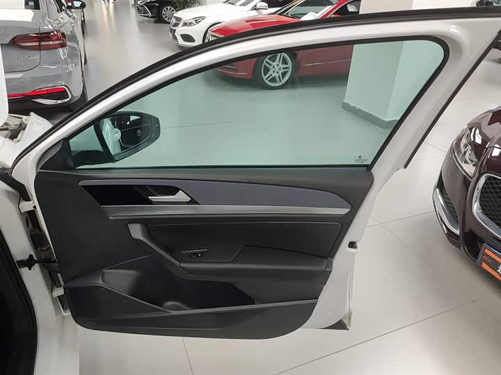 Фото 26 - Volkswagen Lavida