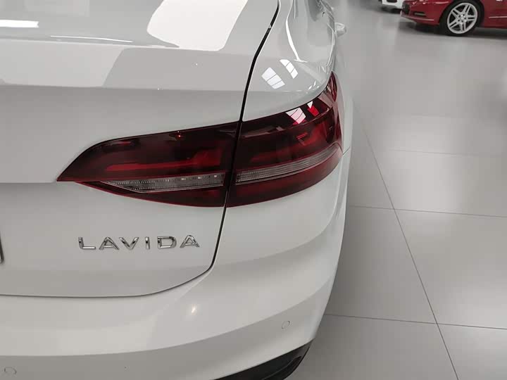 Фото 8 - Volkswagen Lavida