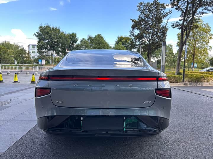 Фото 13 - XPeng P7