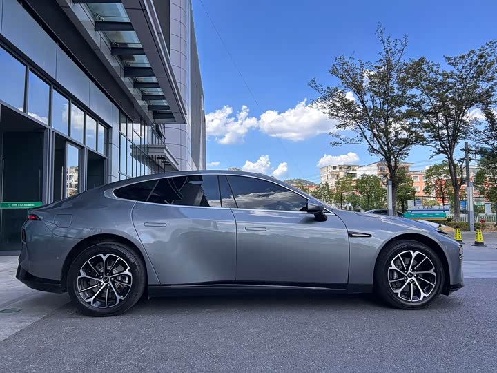 Фото 15 - XPeng P7