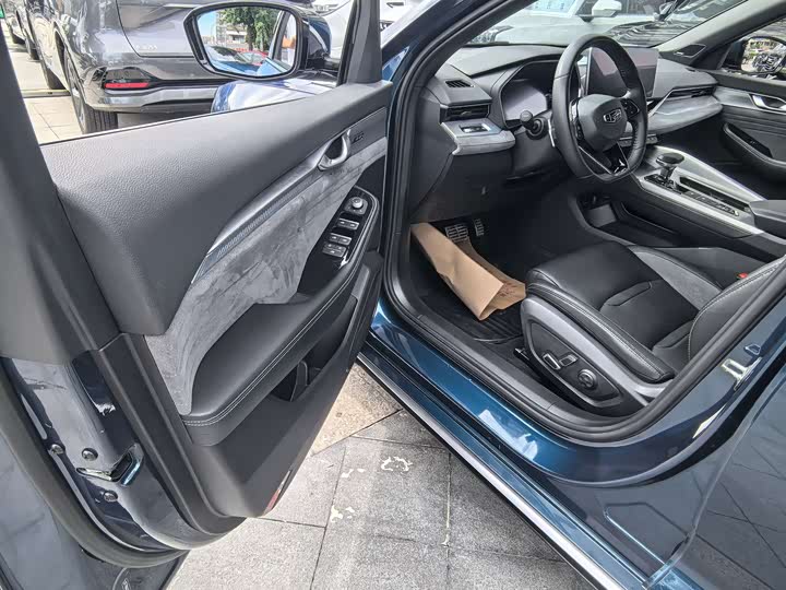 Фото 4 - Geely Preface