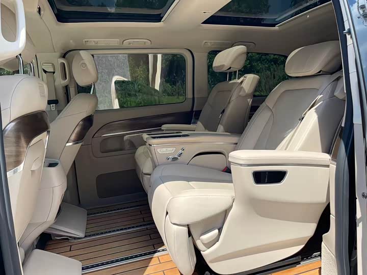 Фото 10 - Mercedes-Benz V-Class