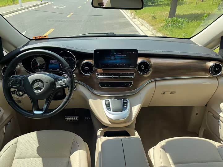 Фото 11 - Mercedes-Benz V-Class