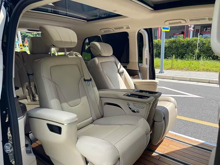 Фото 13 - Mercedes-Benz V-Class