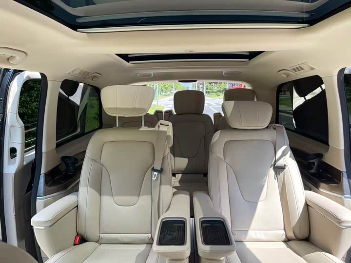 Фото 14 - Mercedes-Benz V-Class