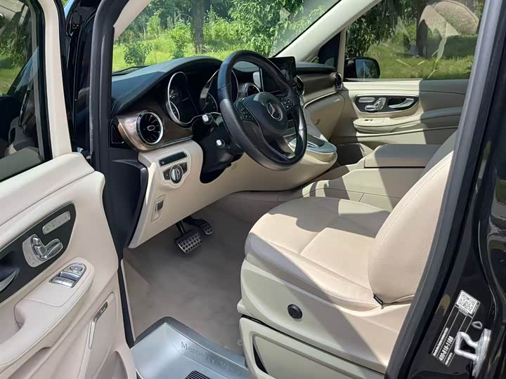 Фото 8 - Mercedes-Benz V-Class