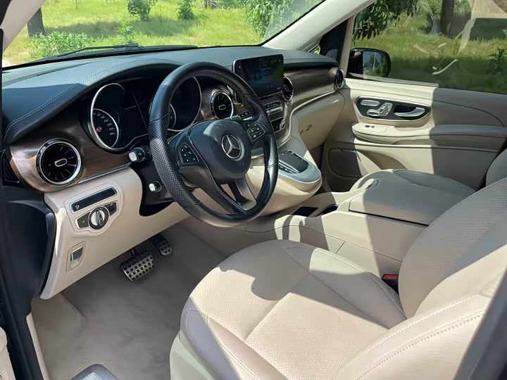 Фото 9 - Mercedes-Benz V-Class