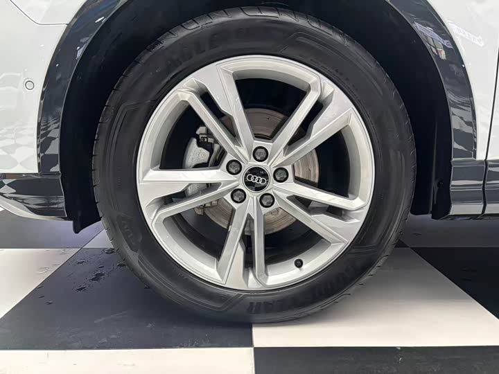 Фото 14 - Audi Q3