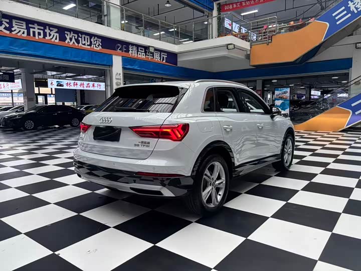 Фото 19 - Audi Q3