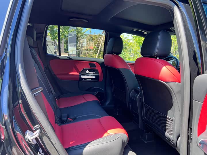 Фото 10 - Mercedes-Benz GLB-Class AMG