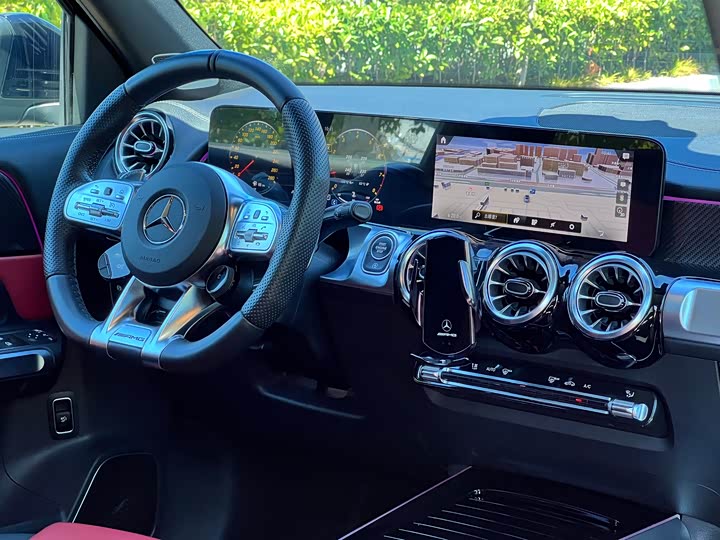 Фото 11 - Mercedes-Benz GLB-Class AMG