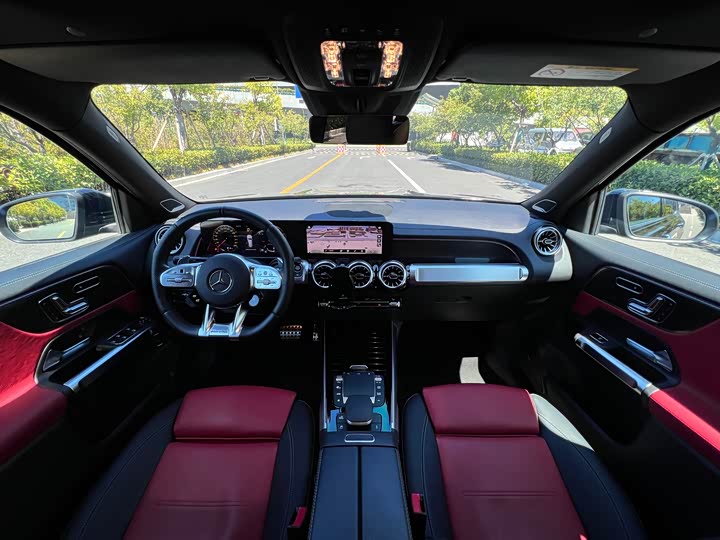 Фото 12 - Mercedes-Benz GLB-Class AMG