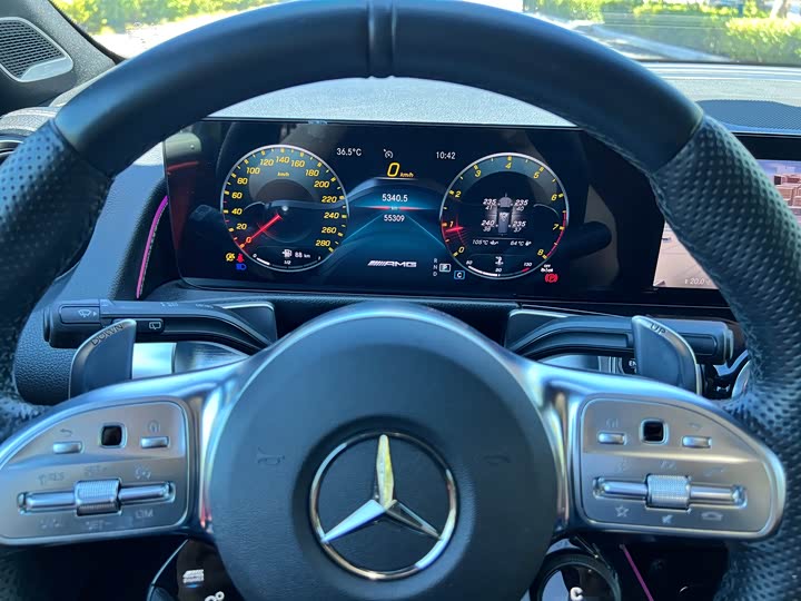 Фото 13 - Mercedes-Benz GLB-Class AMG