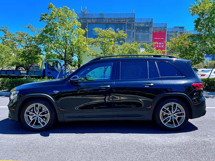 Фото 14 - Mercedes-Benz GLB-Class AMG