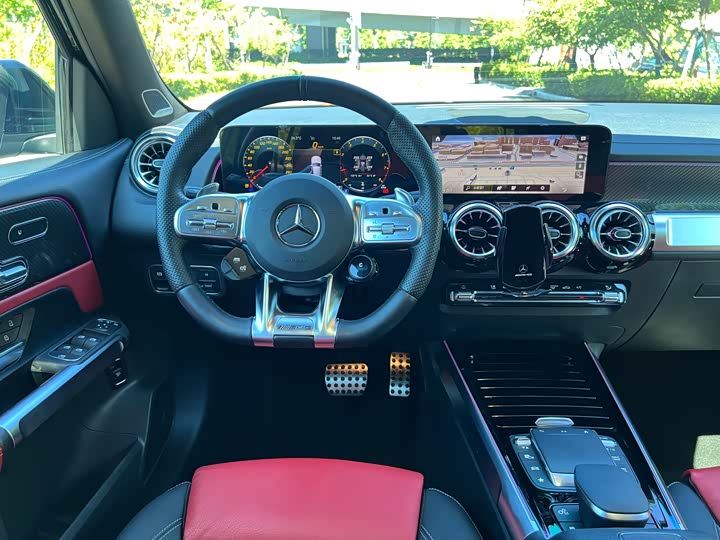 Фото 9 - Mercedes-Benz GLB-Class AMG