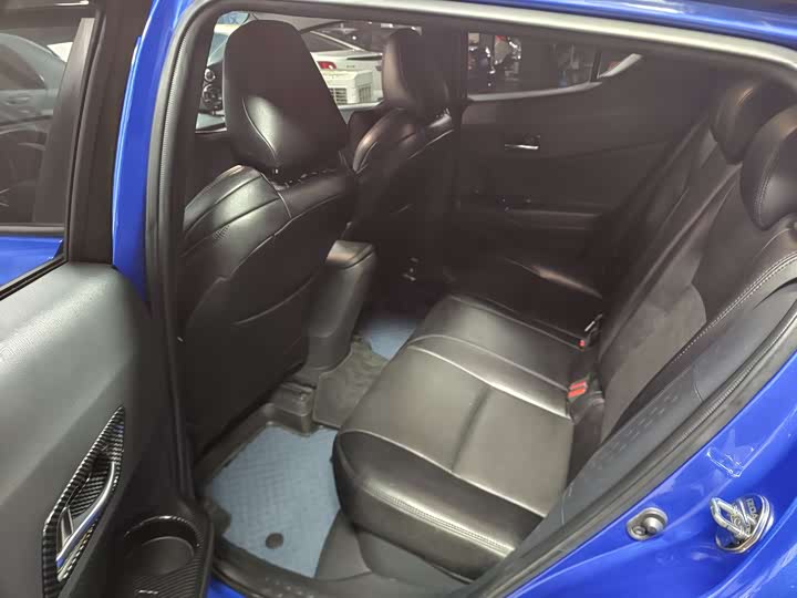 Фото 6 - Toyota Izoa