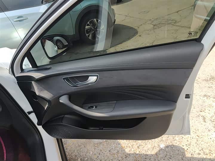 Фото 25 - Roewe D7