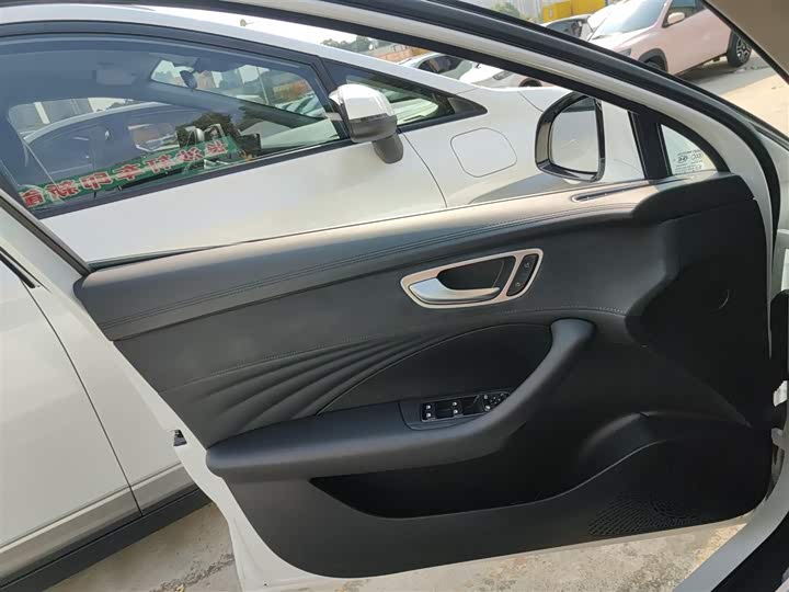 Фото 27 - Roewe D7