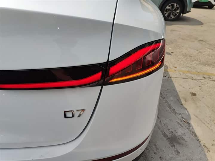 Фото 8 - Roewe D7