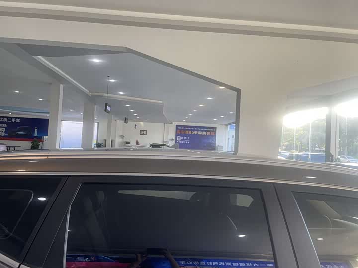 Фото 11 - Geely Atlas