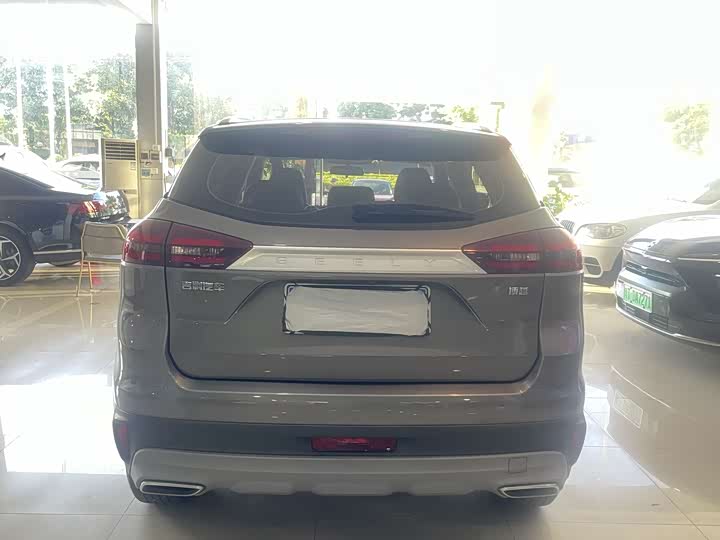 Фото 18 - Geely Atlas