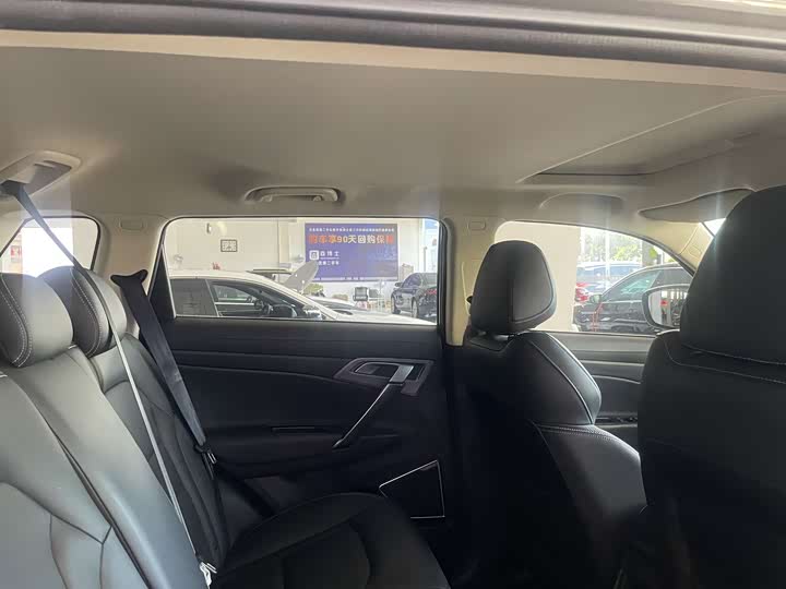 Фото 5 - Geely Atlas