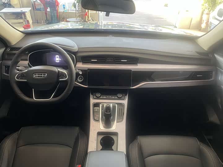 Фото 7 - Geely Atlas