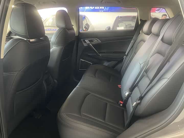 Фото 9 - Geely Atlas