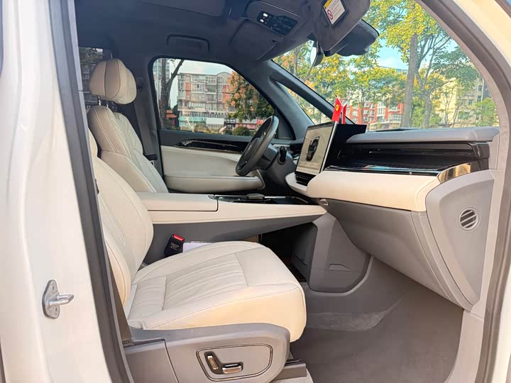 Фото 11 - Zeekr 009